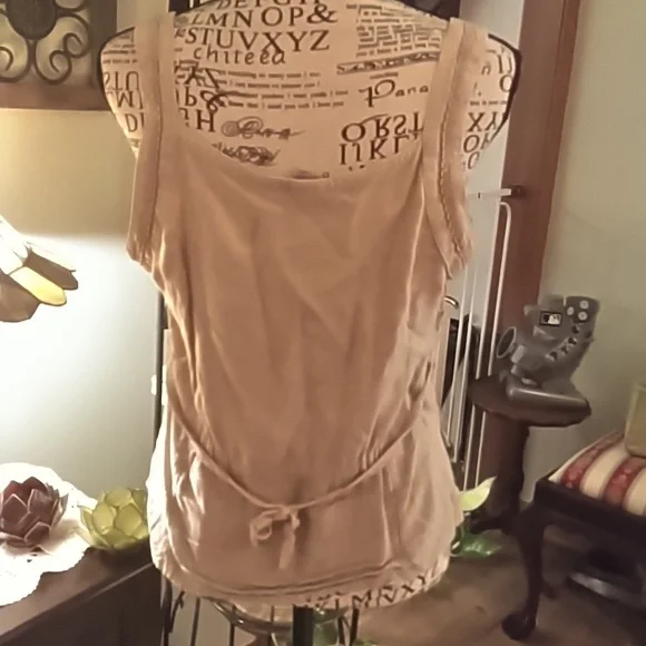 Women's gently used Shoreline embroidered top size medium - Picture 4 of 6